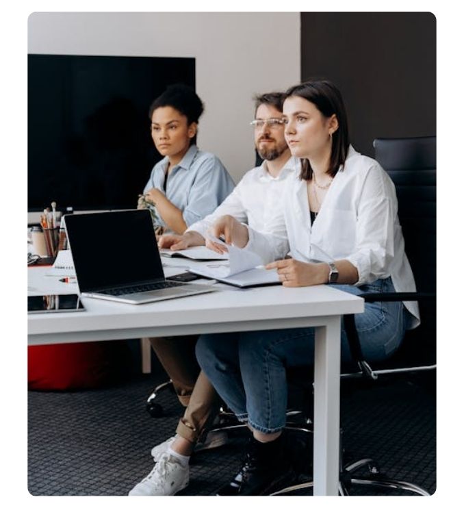 Qualitative research focus group session with Canadian business team reviewing customer feedback