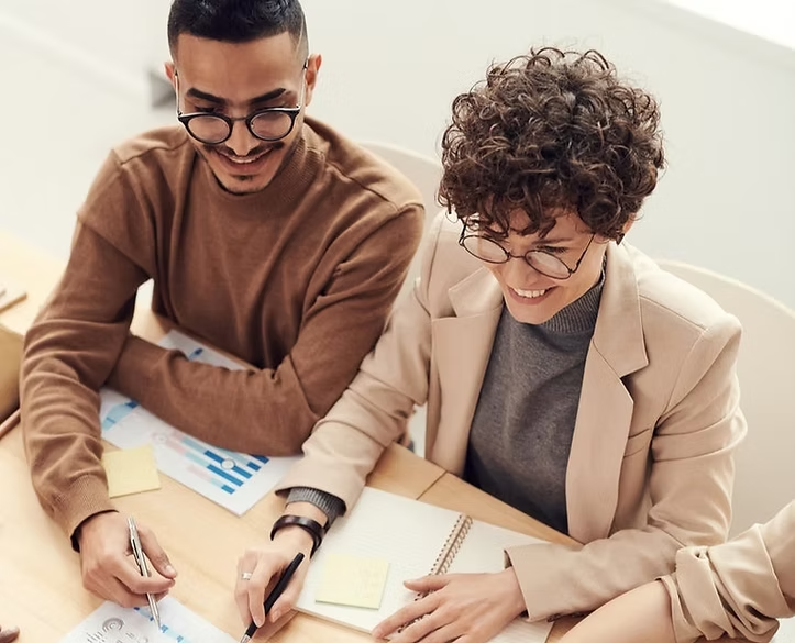 Customer insights consultant working with Canadian businesses in Ontario